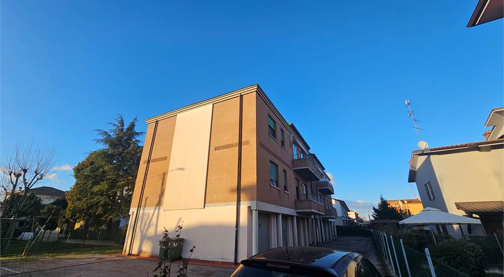 Facciata lato garage 