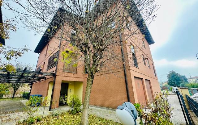 MEDOLLA - APARTAMENTO SU 2 LIVELLI IN ZONA CENTRALE