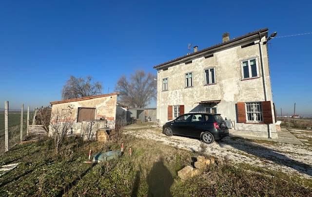 QUARANTOLI - CASA DI CAMPAGNA CON TERRENO AGRICOLO