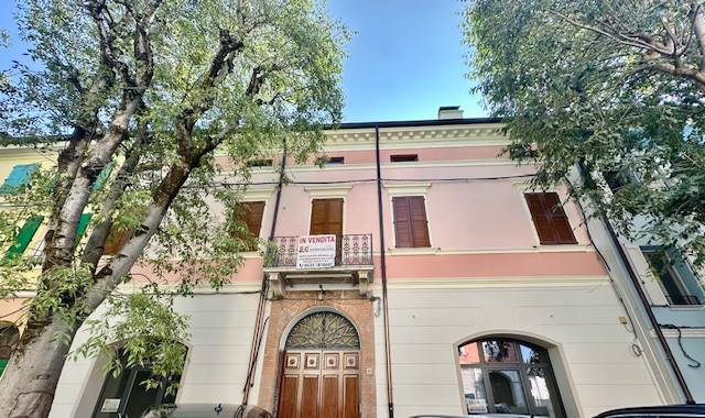 MIRANDOLA - APPARTAMENTO IN PALAZZO STORICO RISTRTTURATO