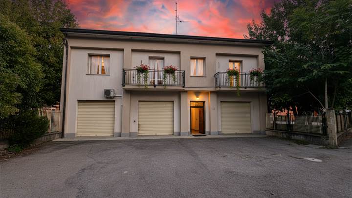 SAN FELICE S/P - VILLA IN CENTRO CON AMPIO GIARDINO